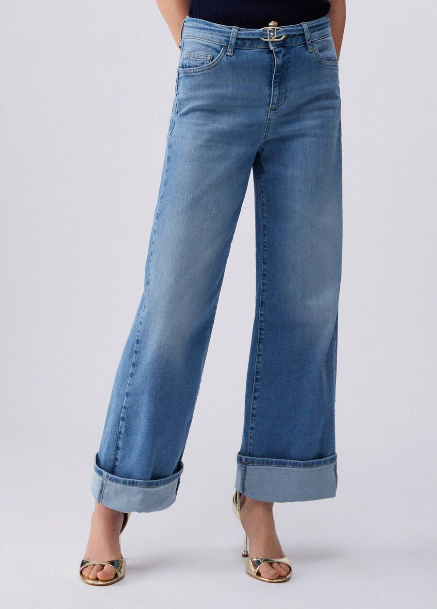 jeans svasati con risvolti
