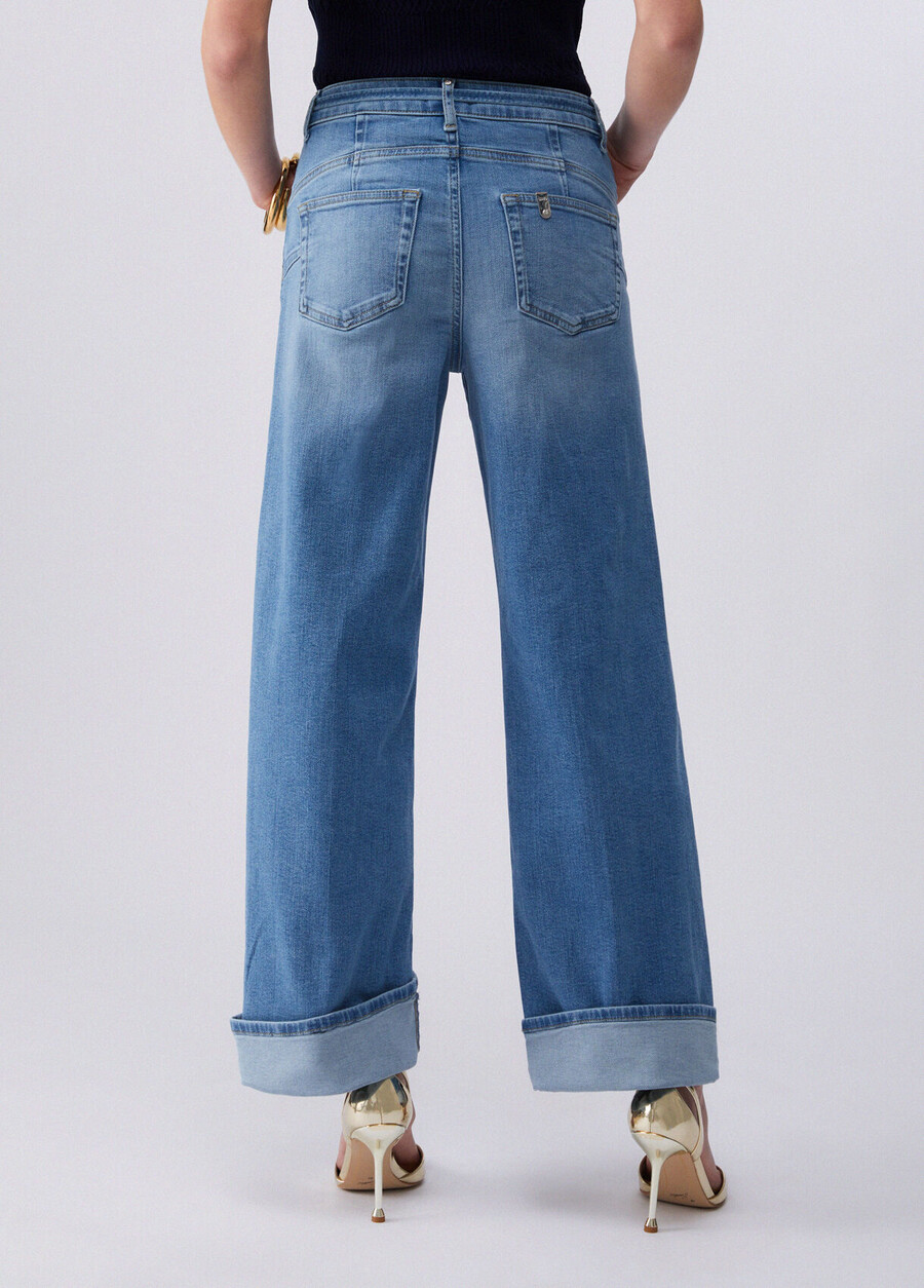 jeans svasati con risvolti