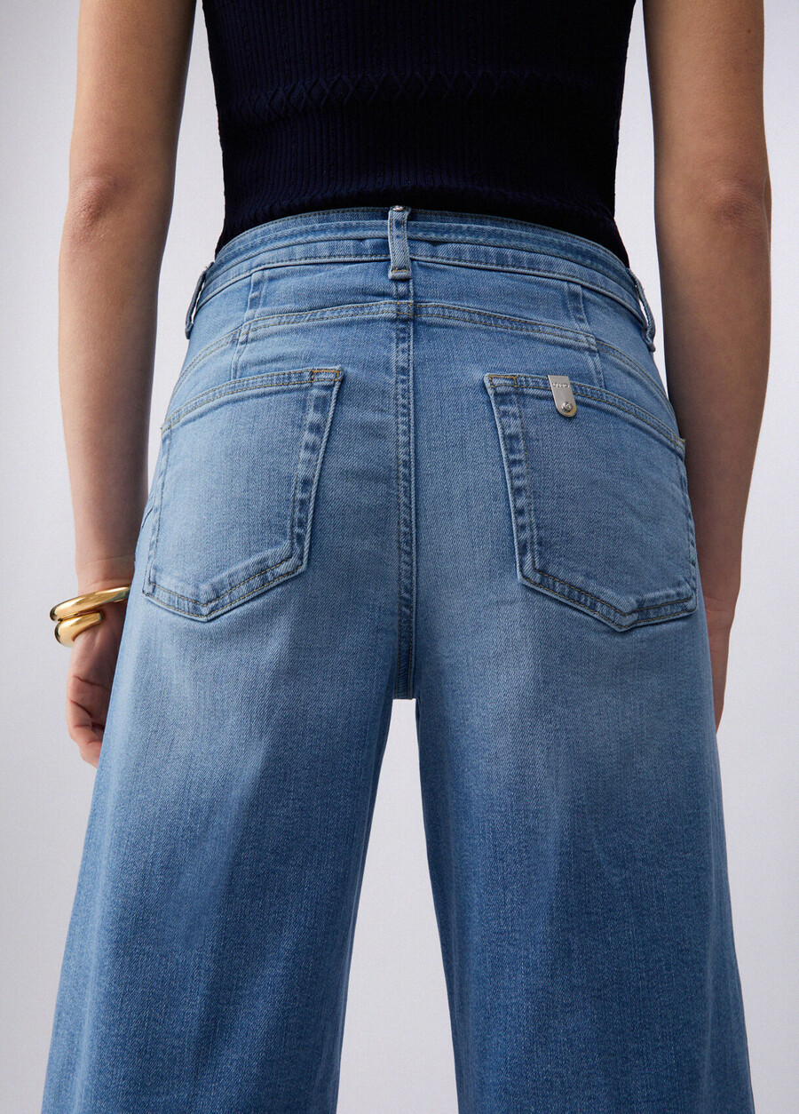 jeans svasati con risvolti