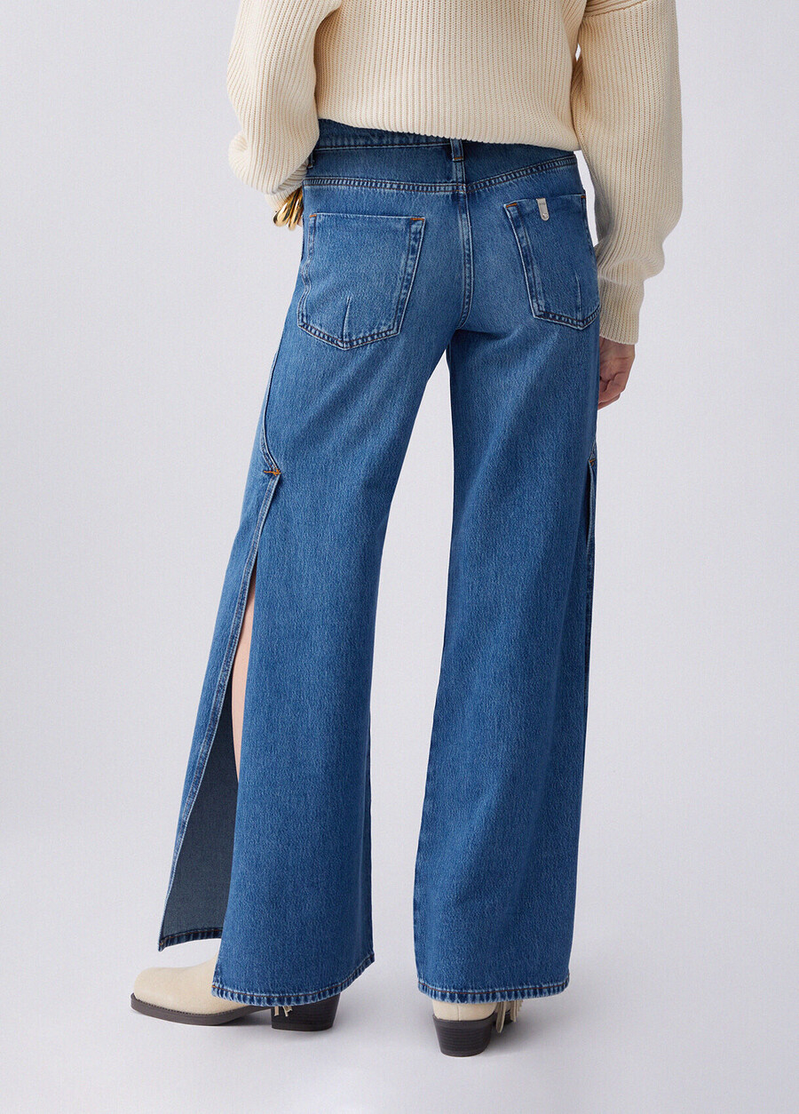 jeans svasati con spacchi laterali