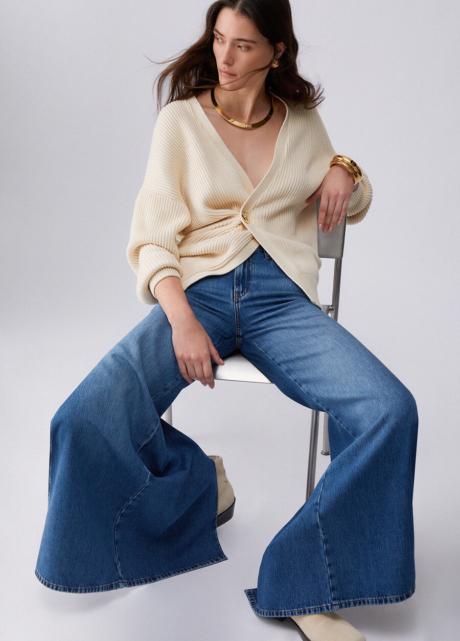 jeans svasati con spacchi laterali