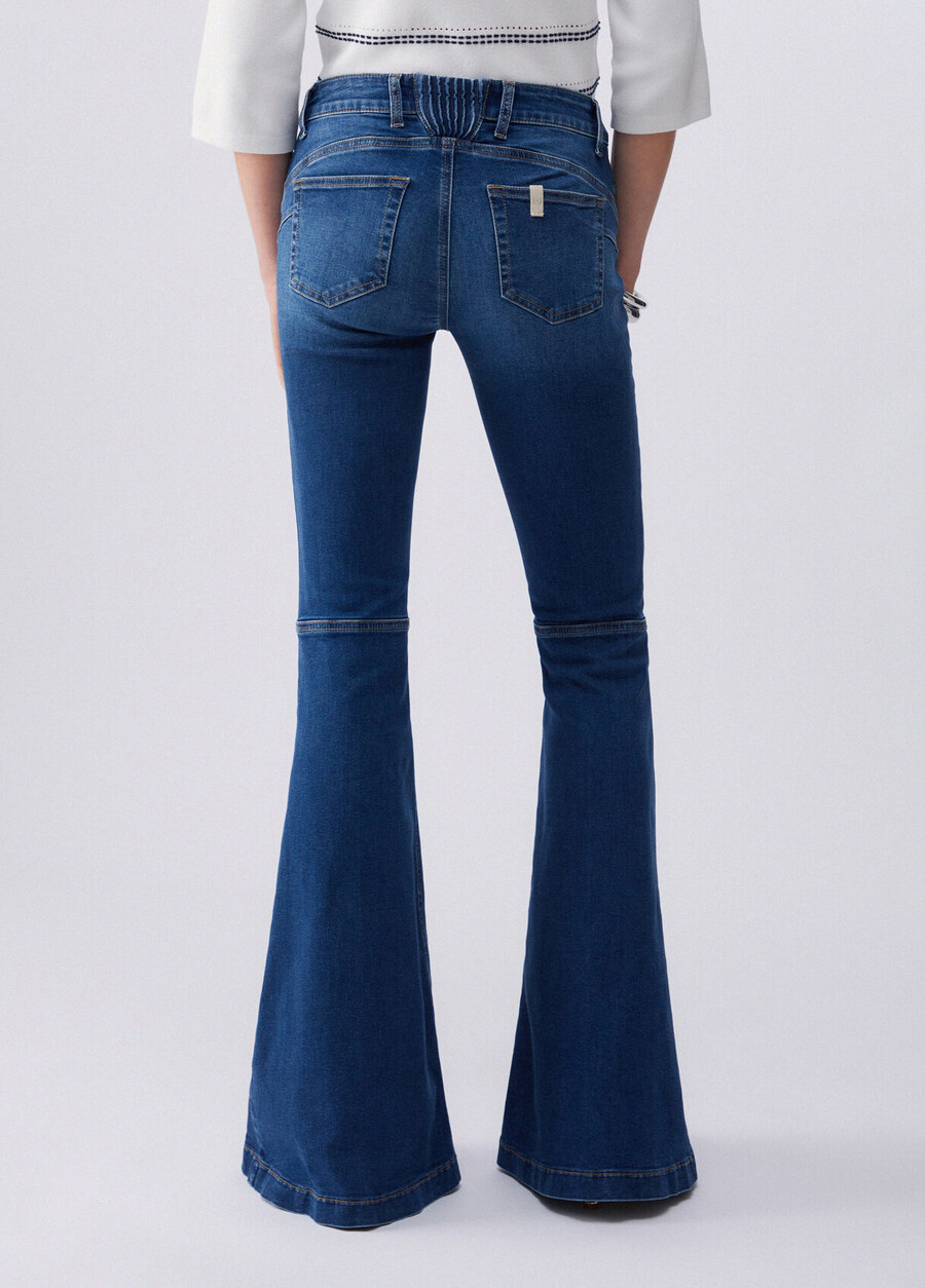 jeans super svasati a vita bassa