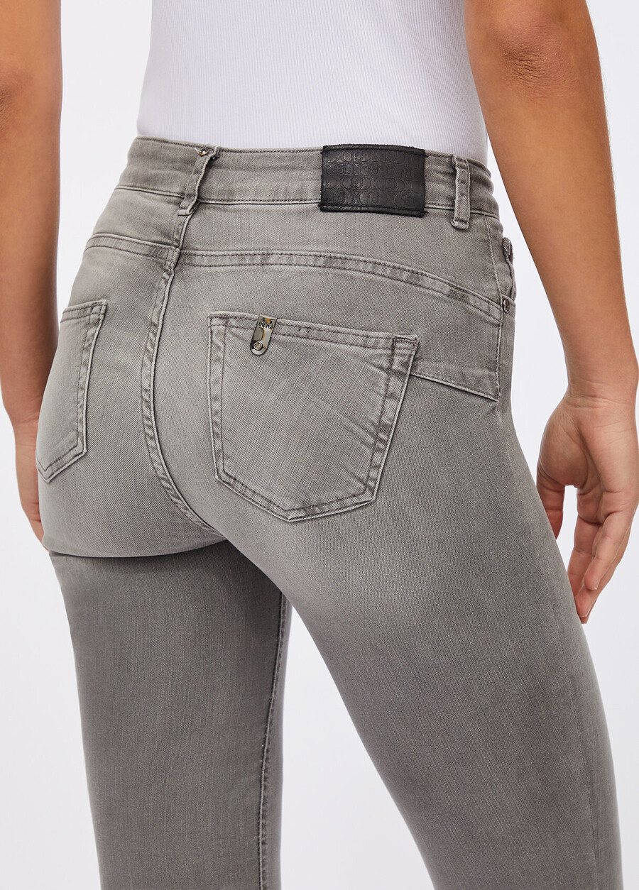 jeans svasati a vita alta