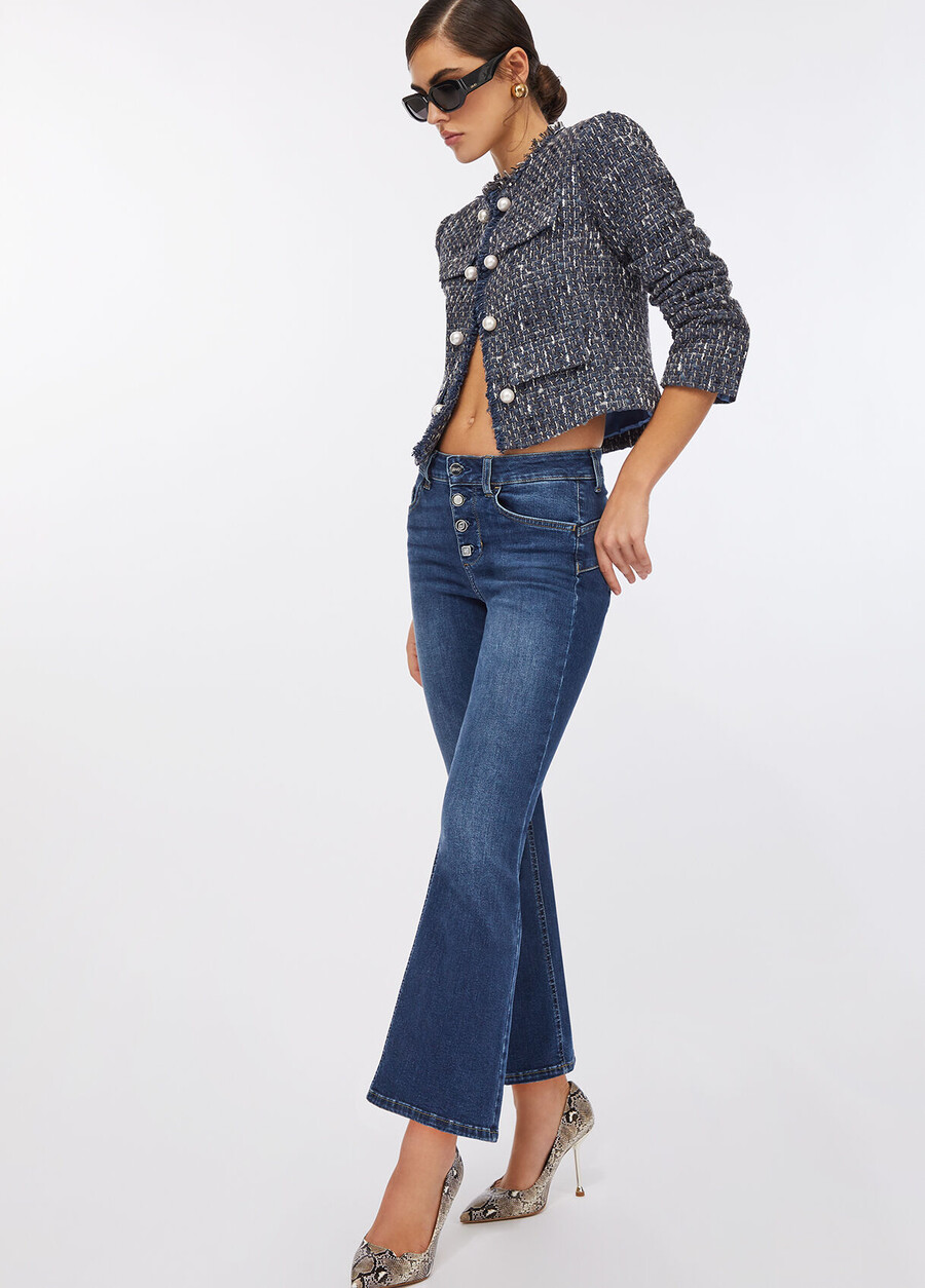 jeans a zampa con bottoni gioiello