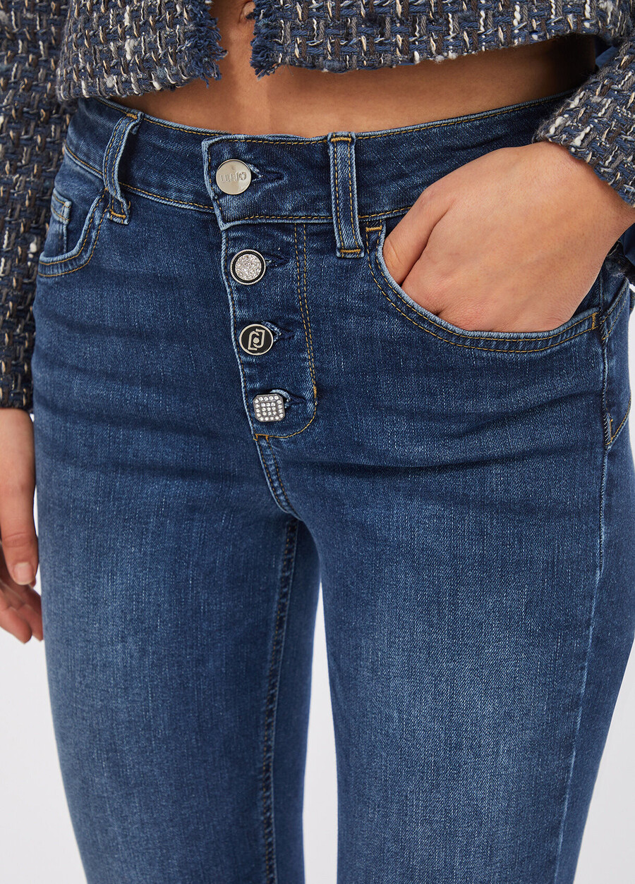 jeans a zampa con bottoni gioiello