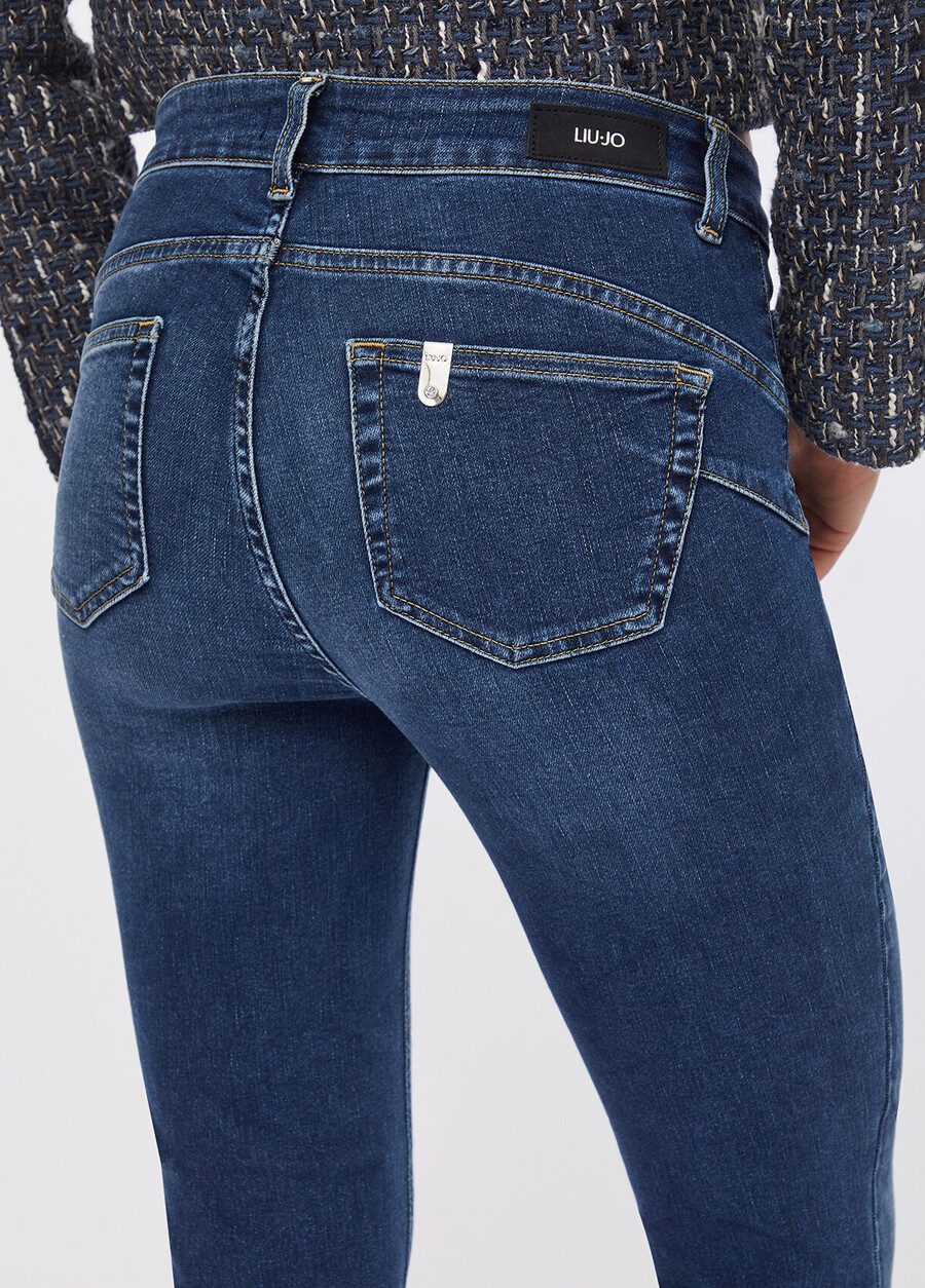 jeans a zampa con bottoni gioiello