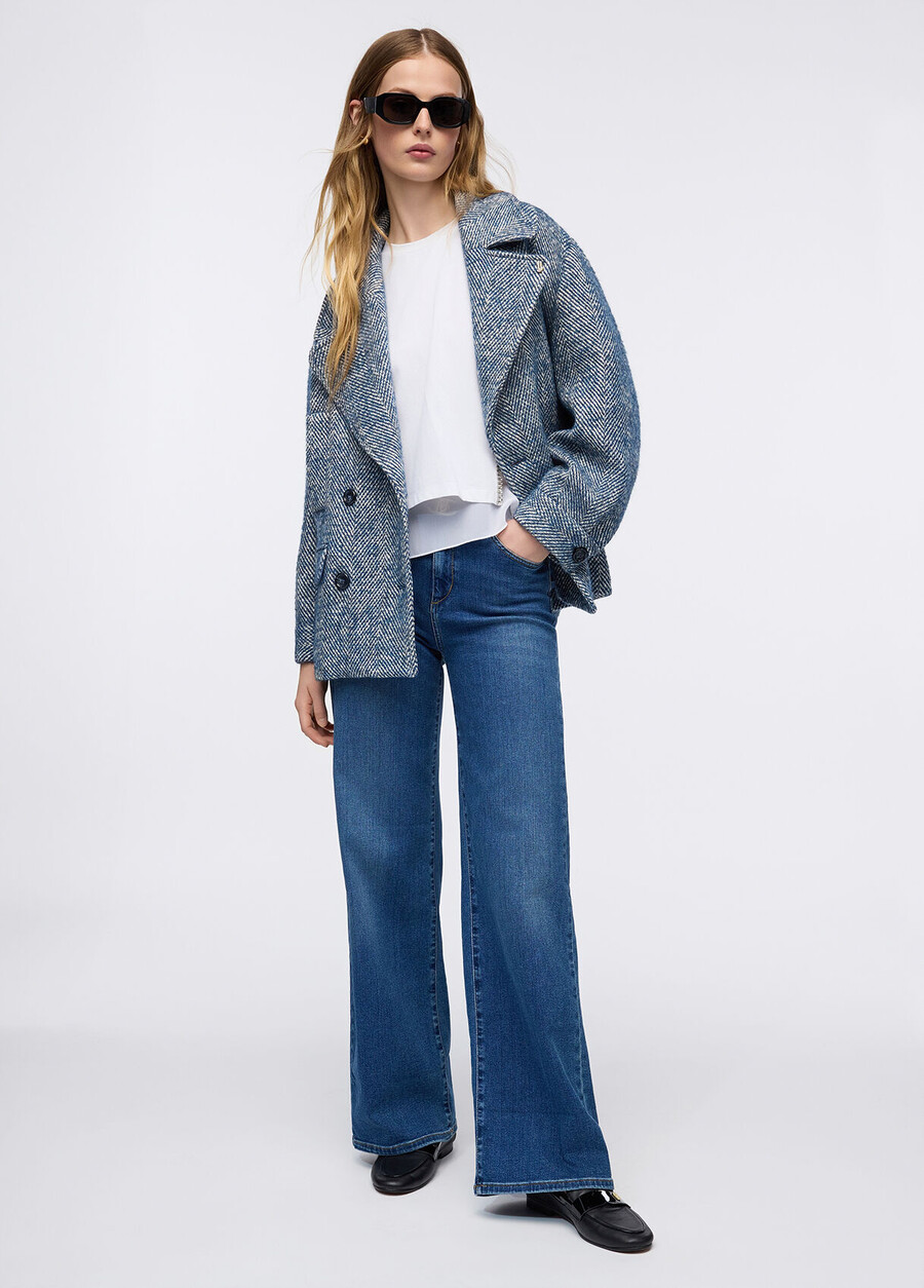 jeans svasati corti con cintura