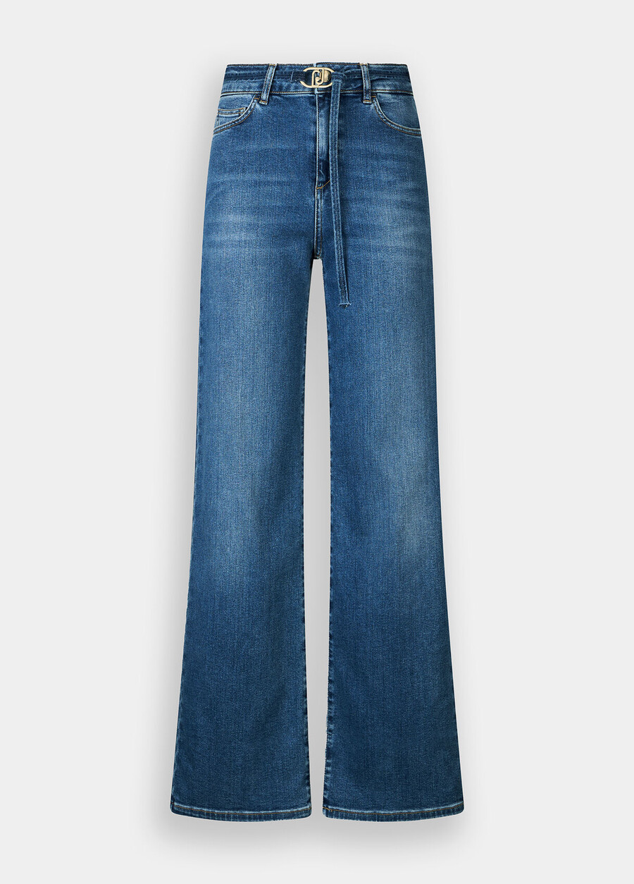 jeans svasati corti con cintura