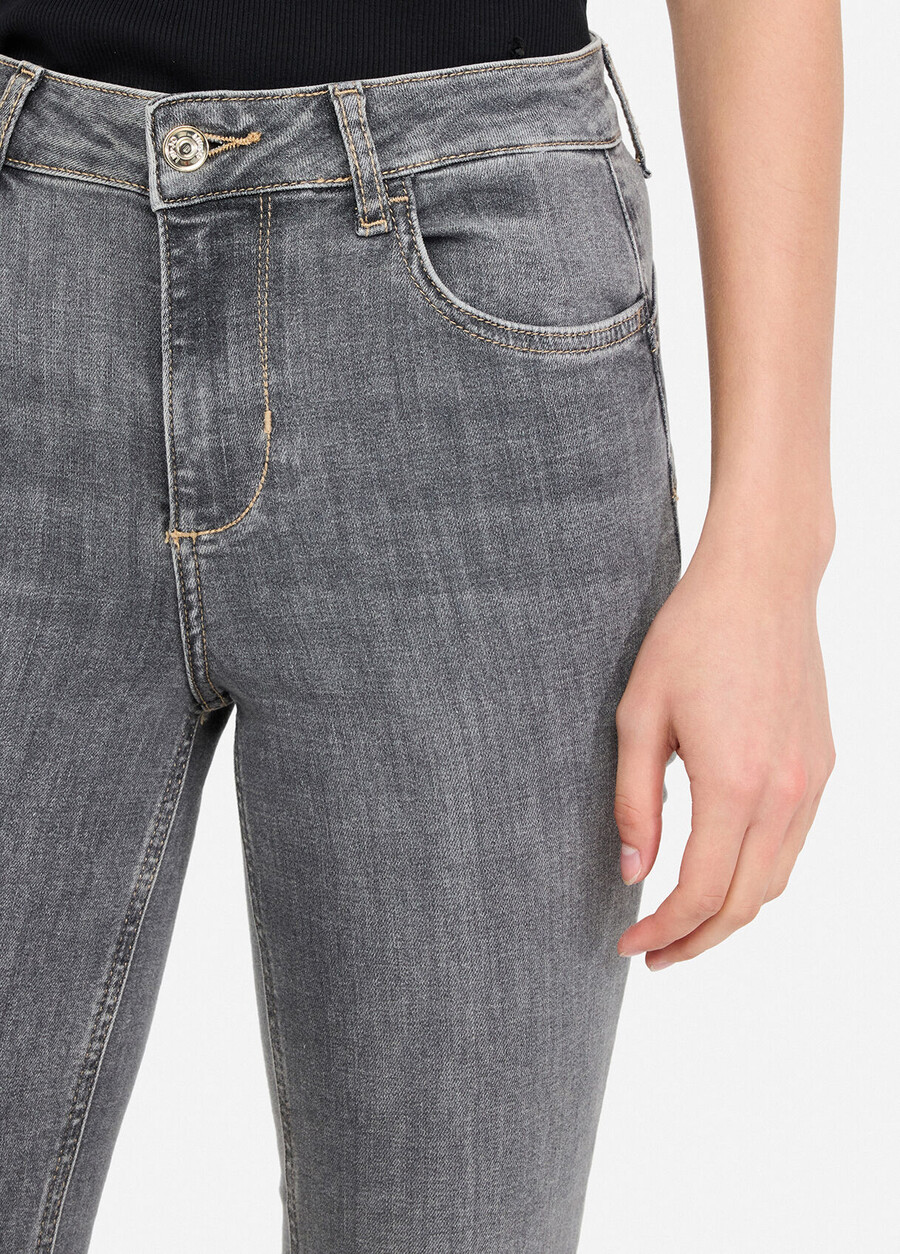 jeans svasati a vita alta