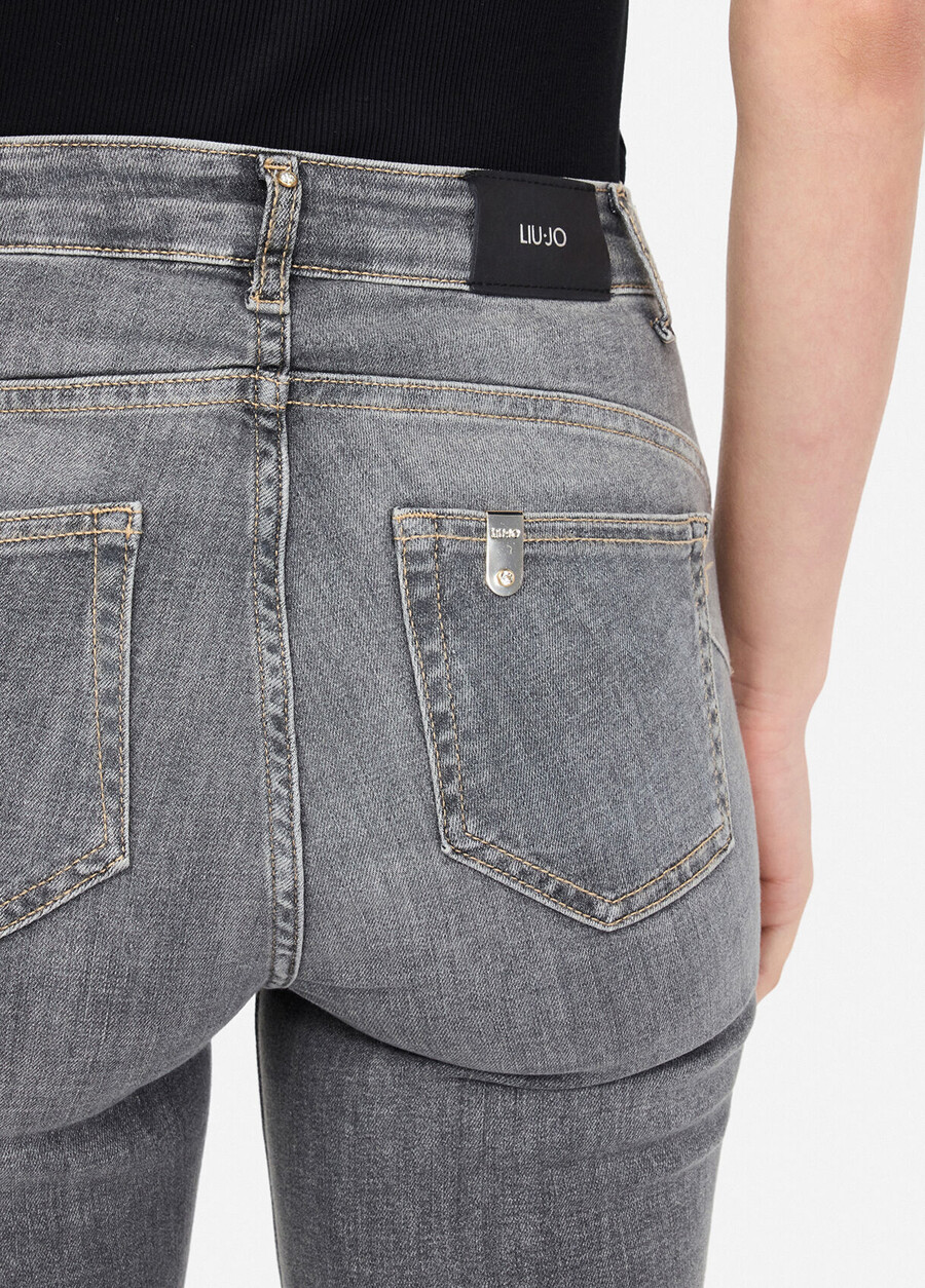 jeans svasati a vita alta