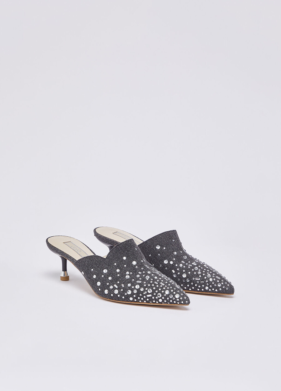 mules in denim con pietre gioiello