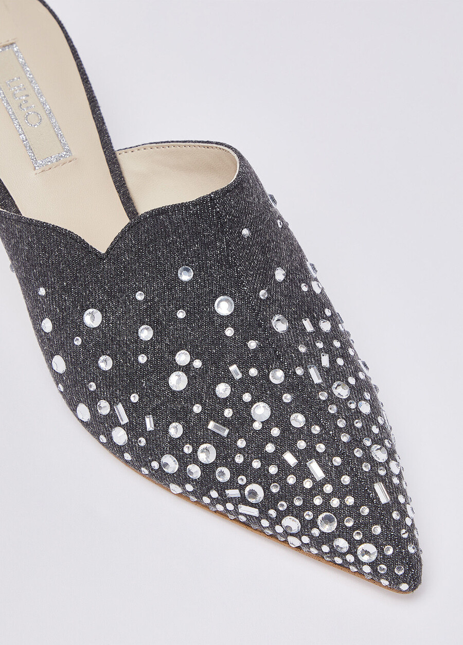 mules in denim con pietre gioiello
