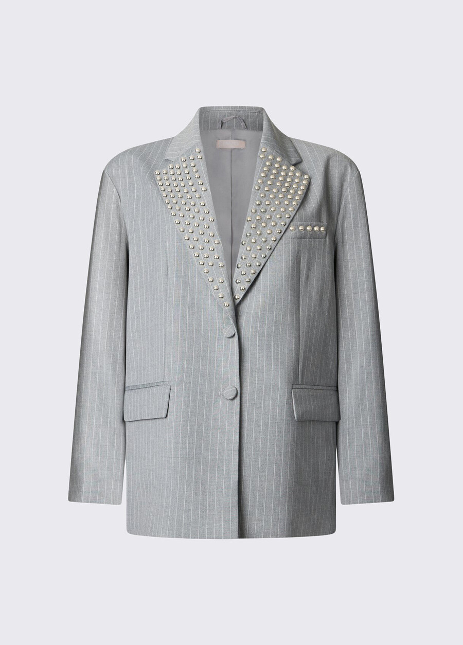 blazer gessato con borchie