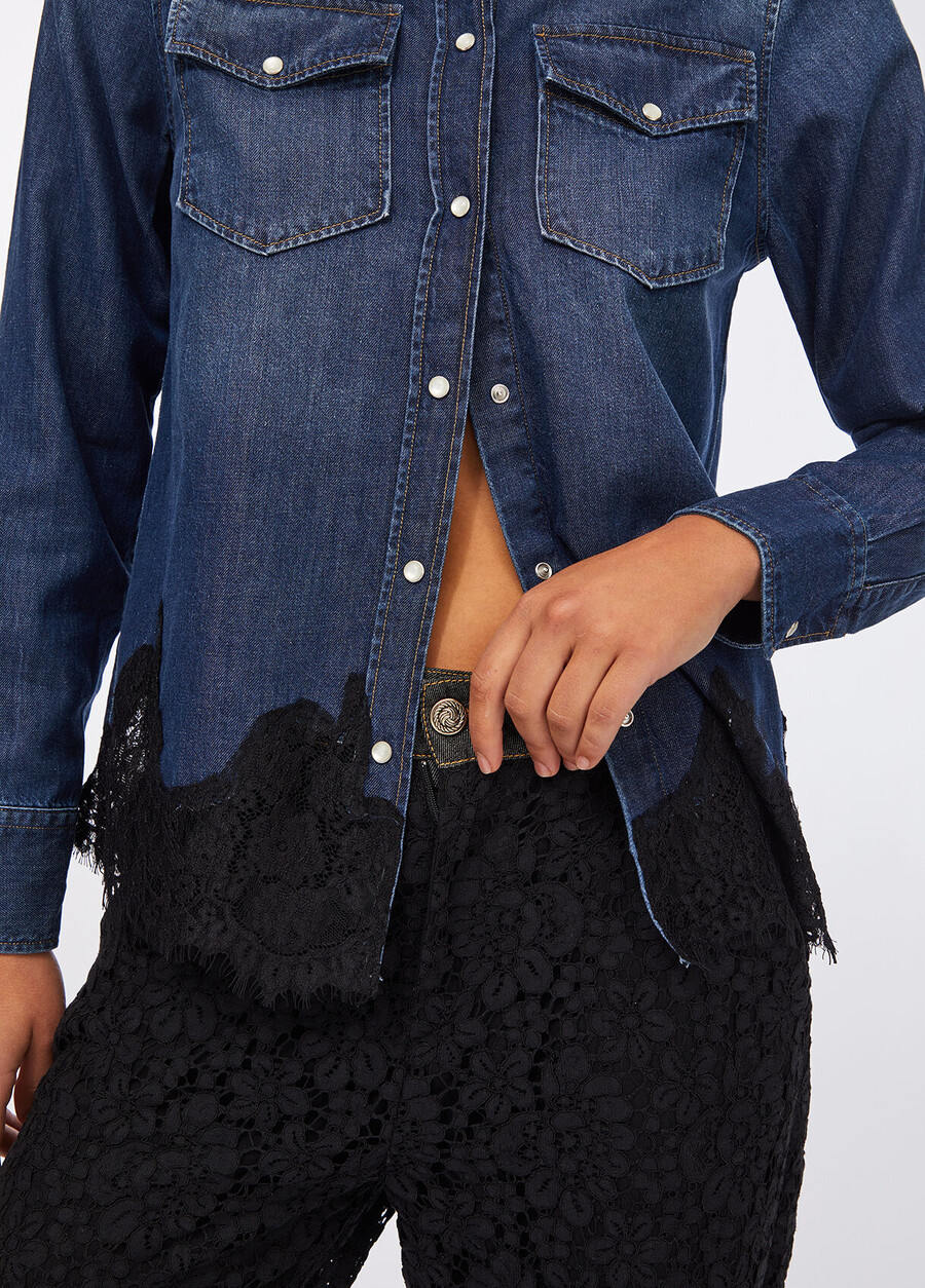 camicia in denim con pizzo