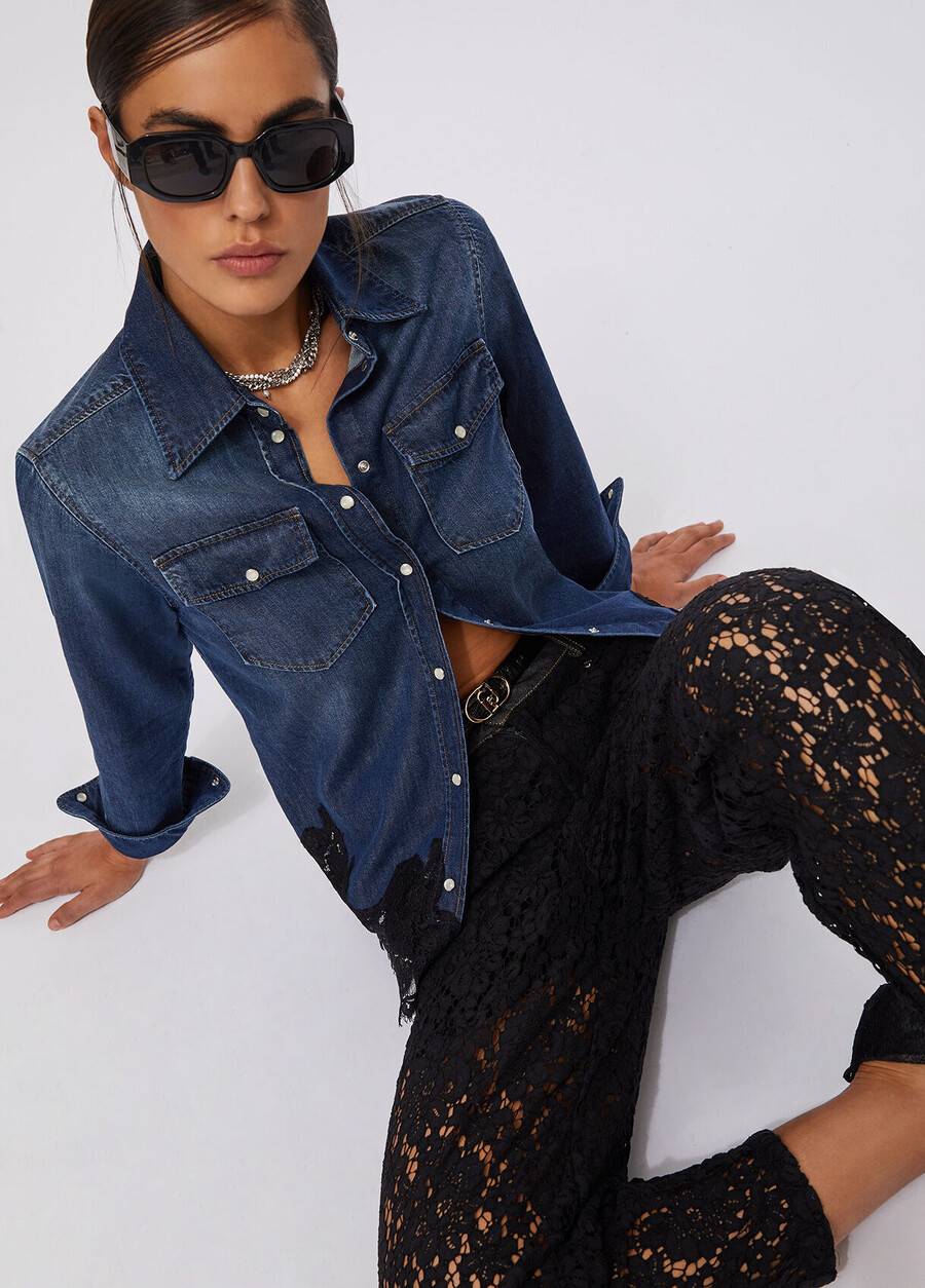 camicia in denim con pizzo