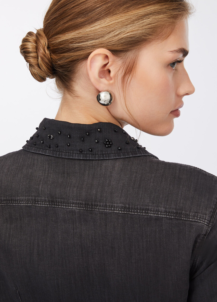 camicia in denim con pietre preziose