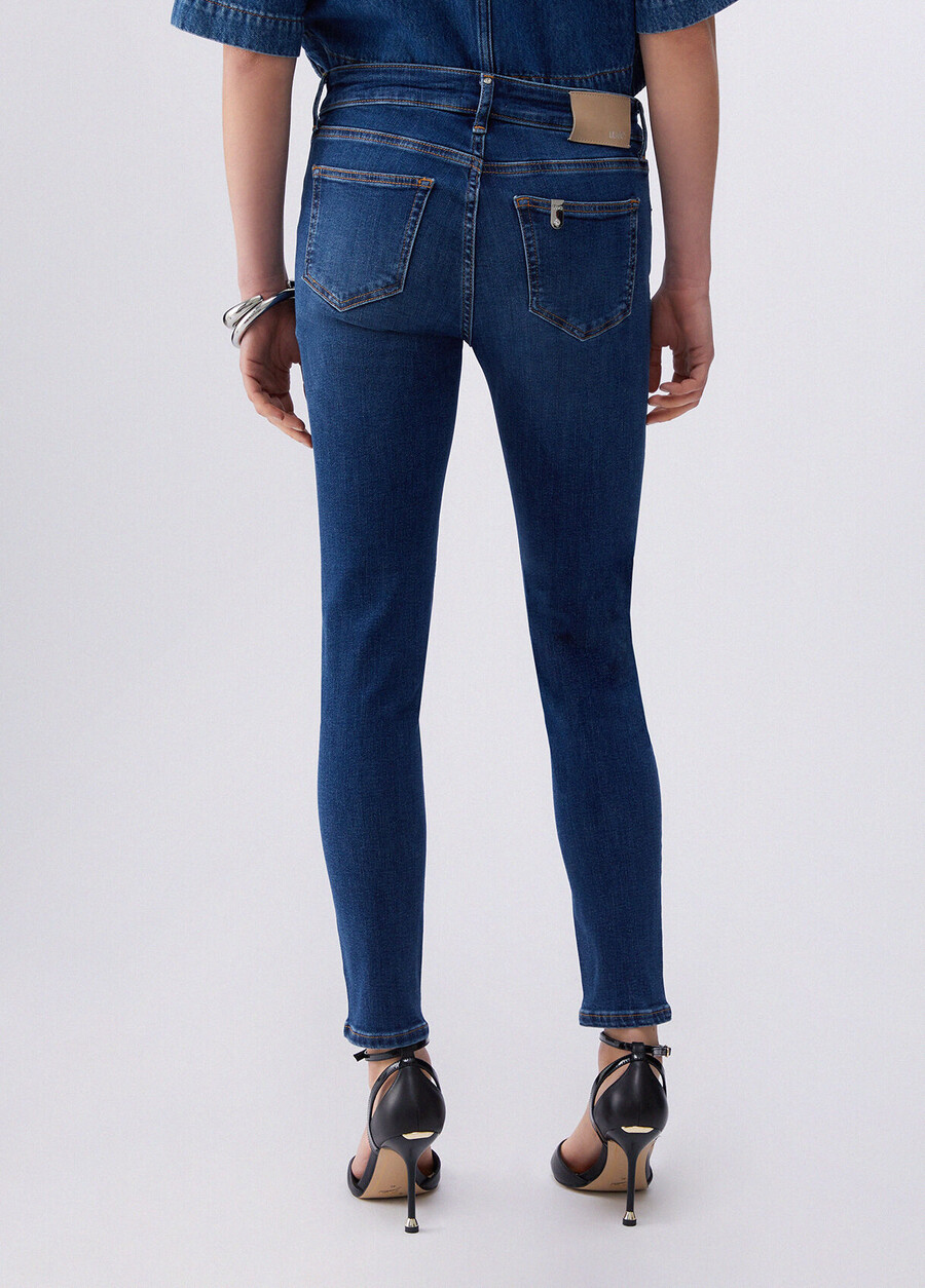jeans attillati