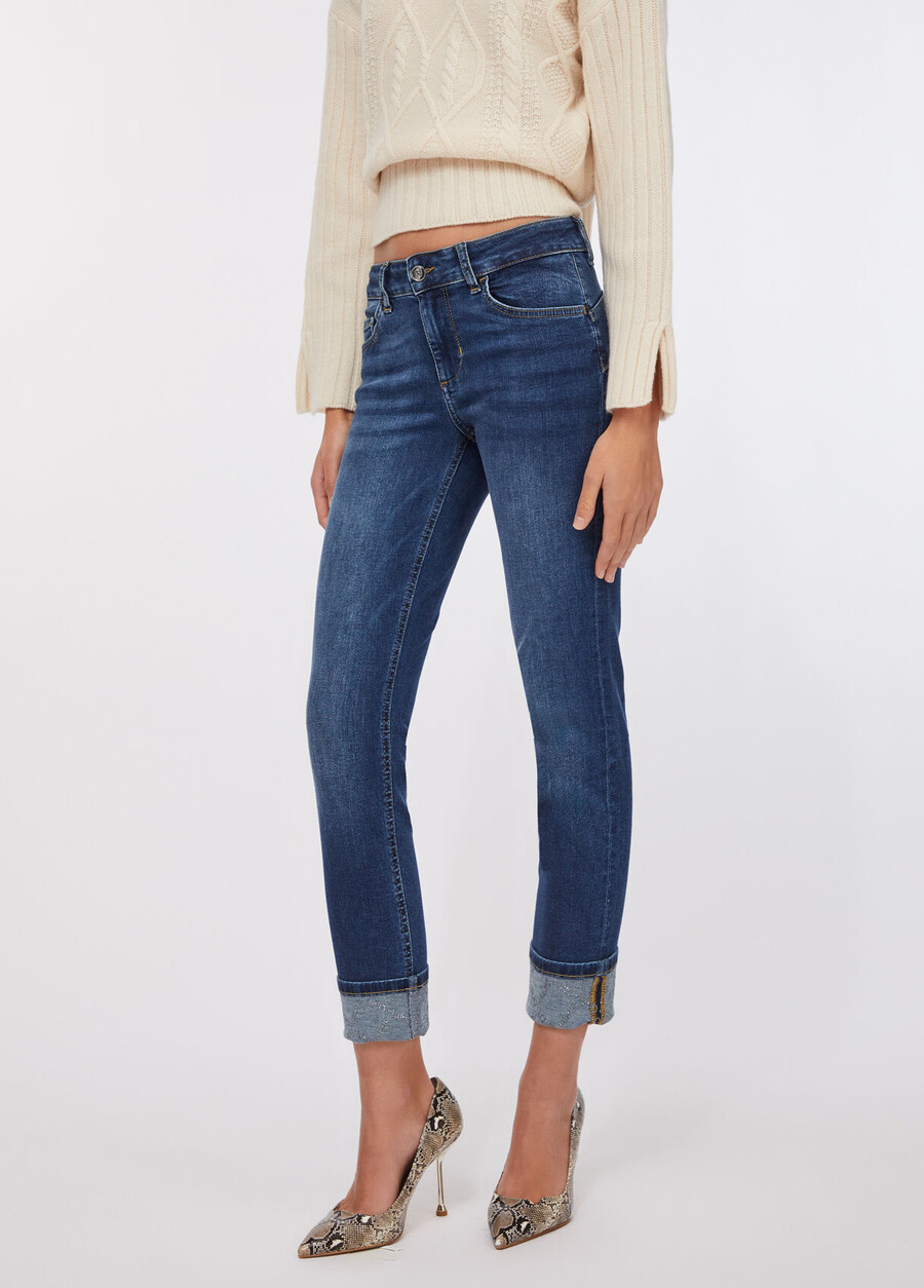 jeans skinny con risvolti