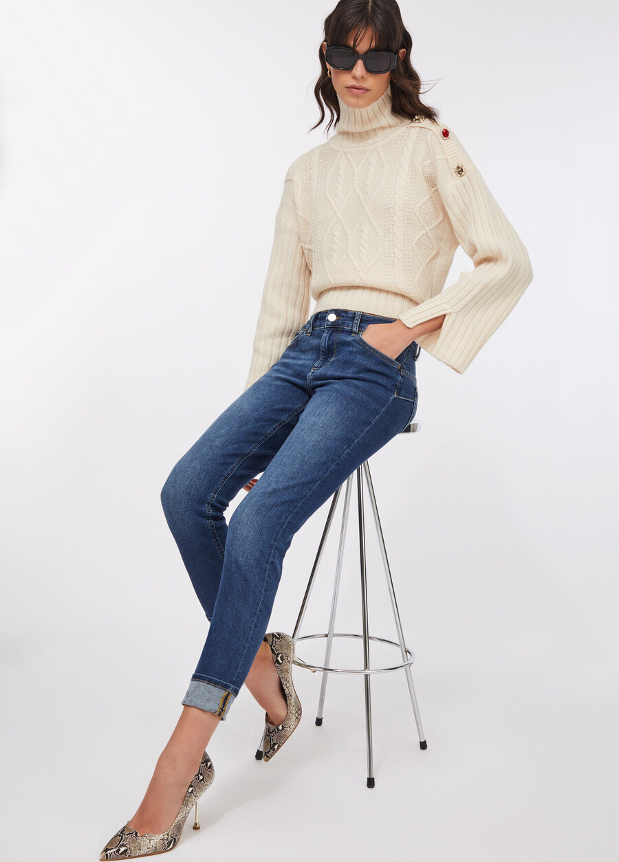 jeans skinny con risvolti