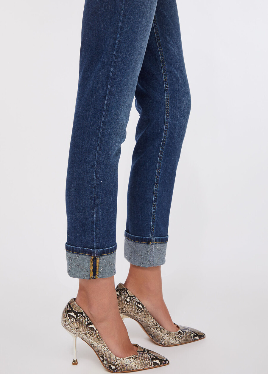 jeans skinny con risvolti