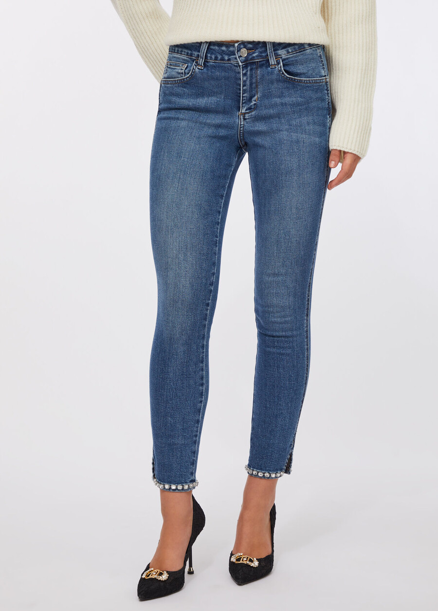jeans skinny dal basso verso lalto