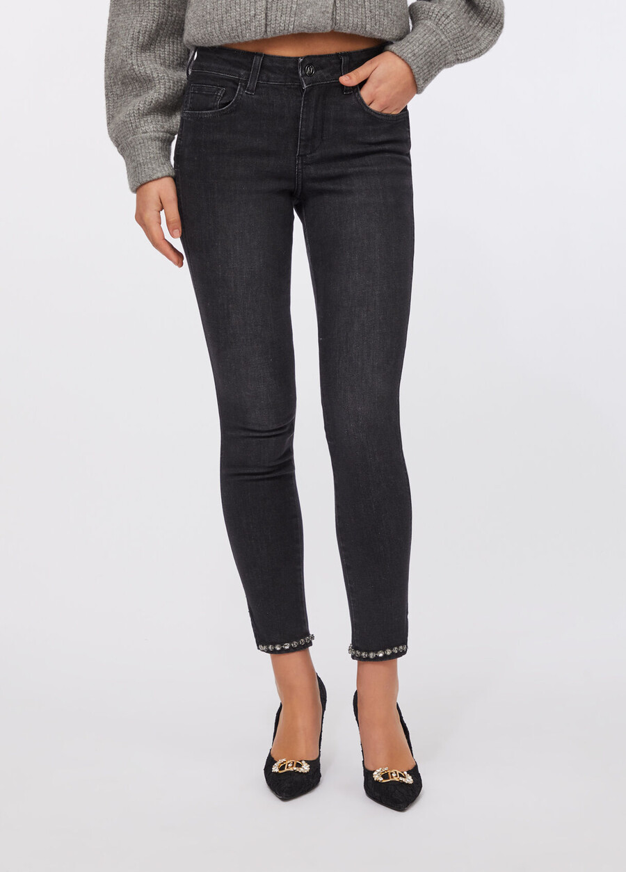 jeans skinny dal basso verso lalto