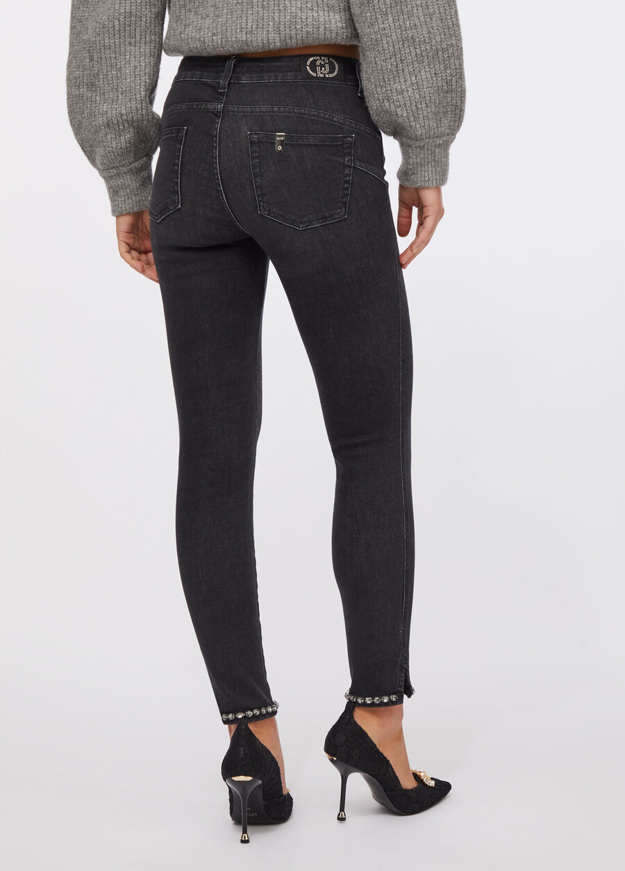 jeans skinny dal basso verso lalto