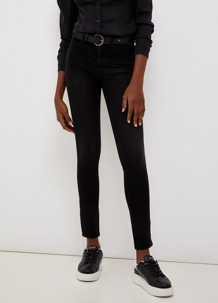 jeans skinny dalla vestibilità sorprendente