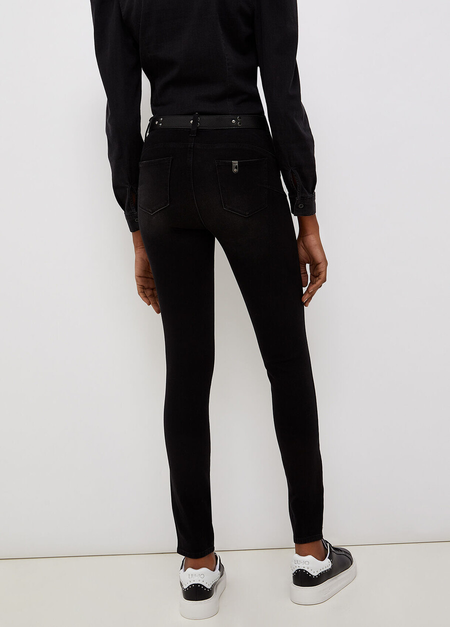 jeans skinny dalla vestibilità sorprendente