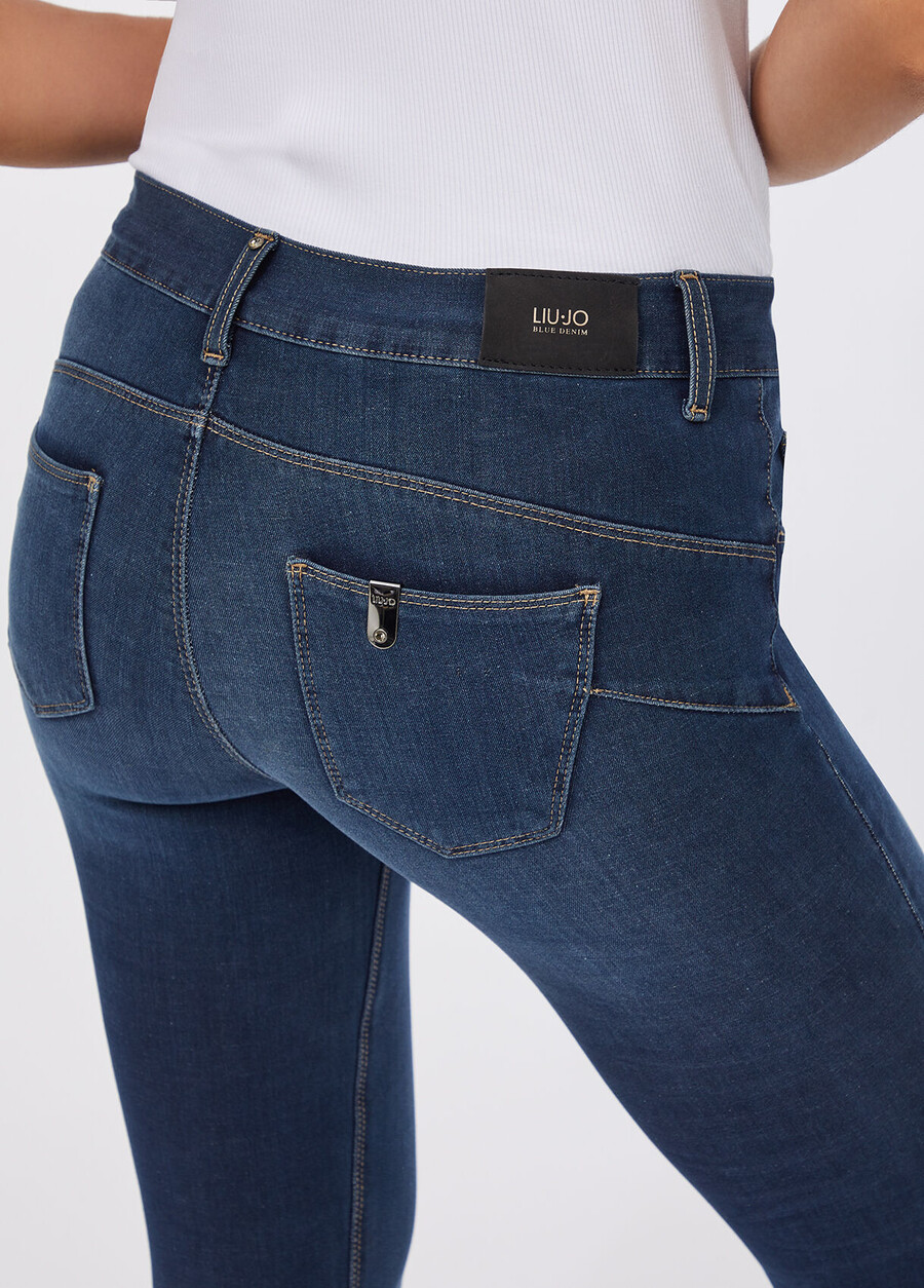 jeans skinny dal basso verso lalto