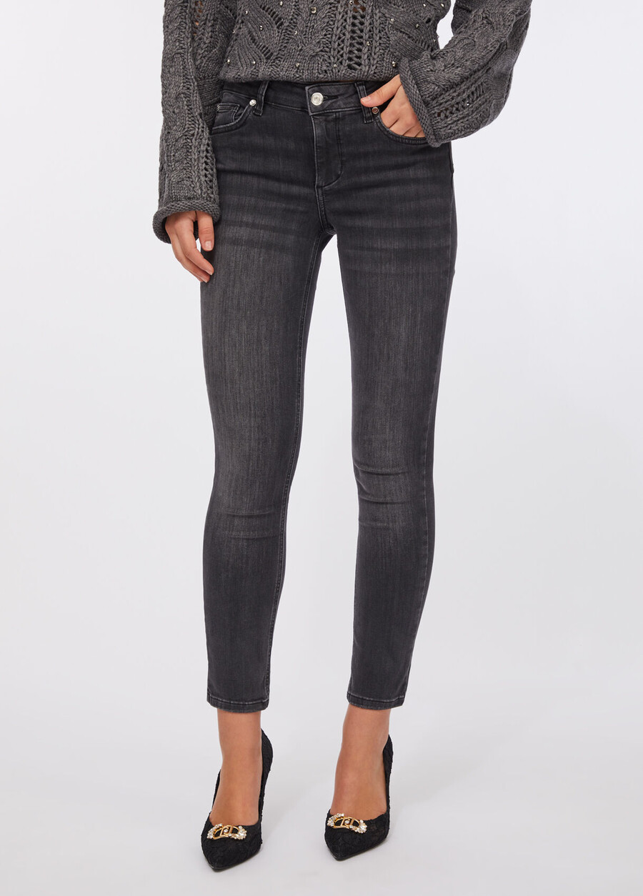 jeans skinny dal basso verso lalto