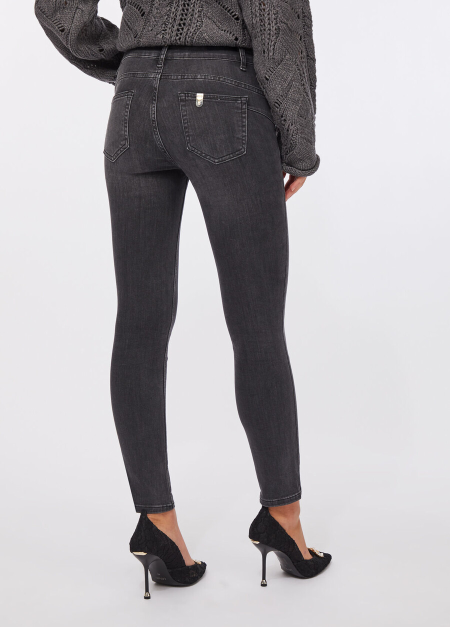 jeans skinny dal basso verso lalto