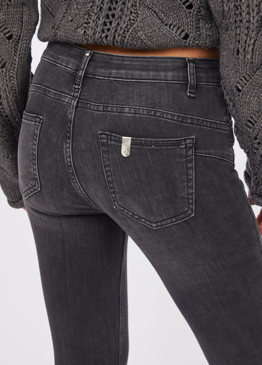 jeans skinny dal basso verso lalto