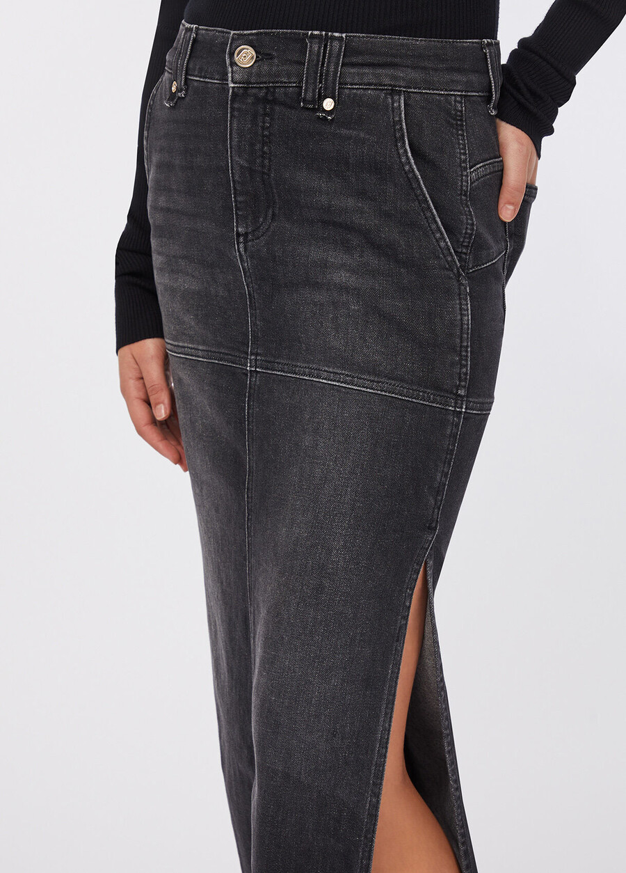 gonna in denim con spacchi