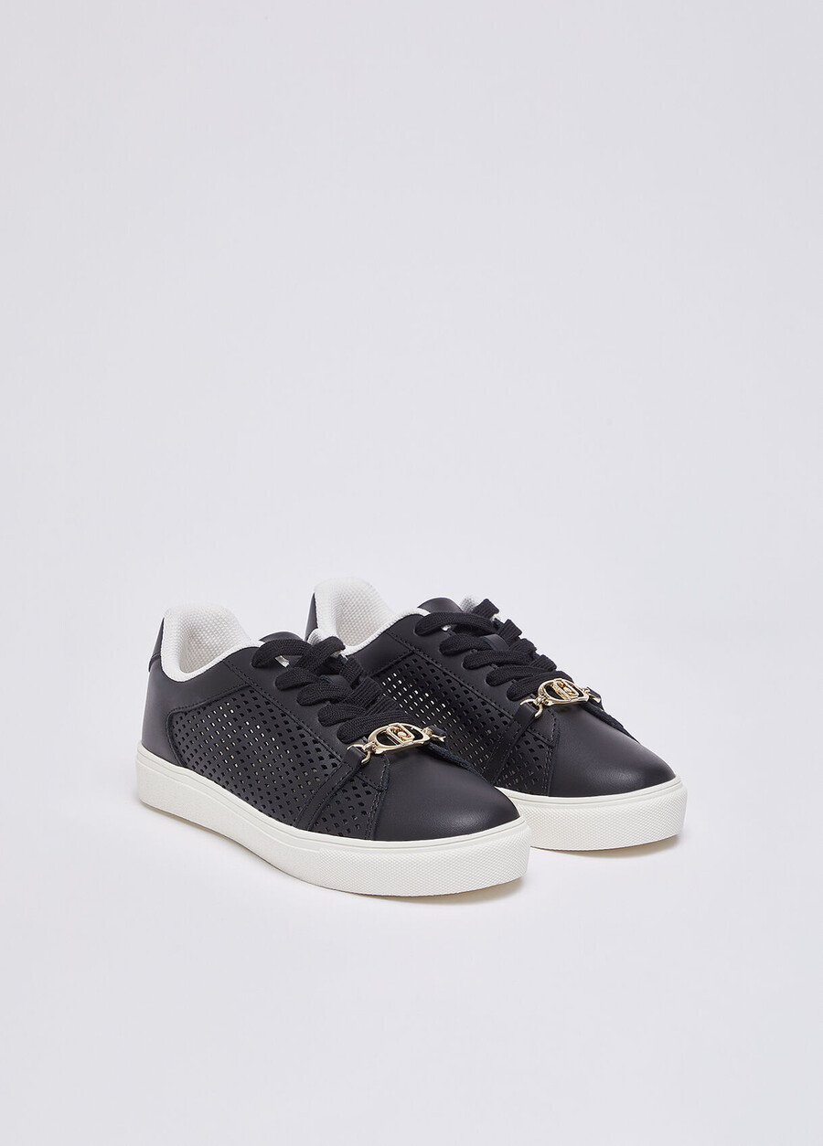 sneakers perforate