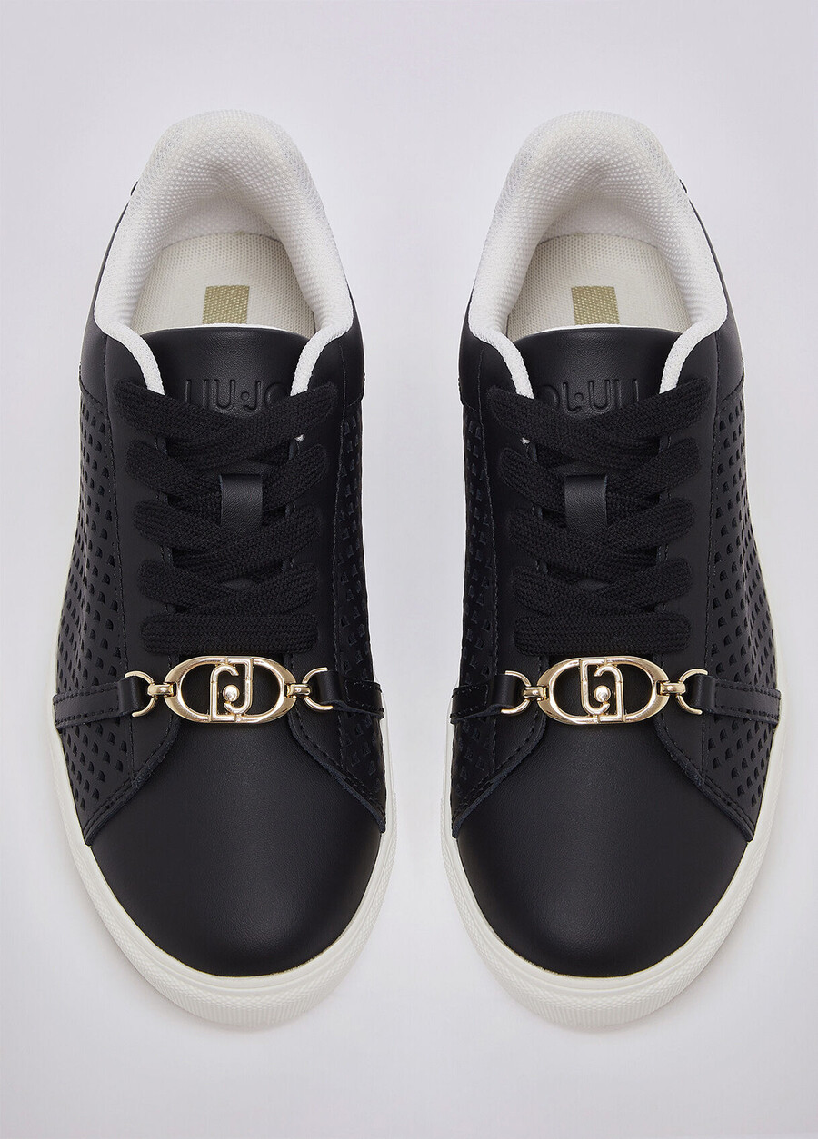 sneakers perforate