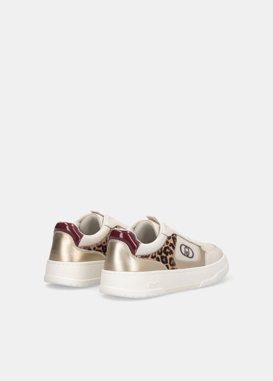 slip-on con dettagli animalier