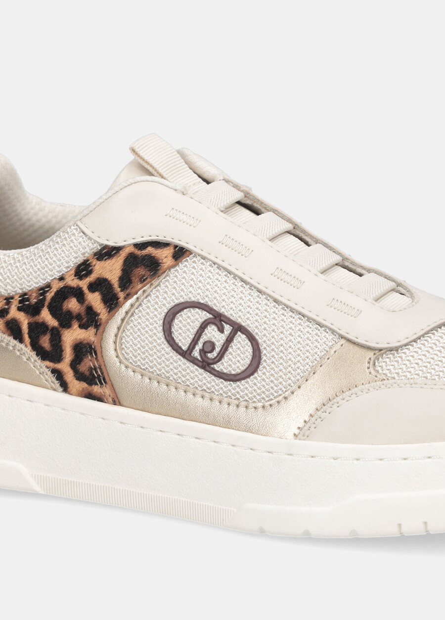 slip-on con dettagli animalier